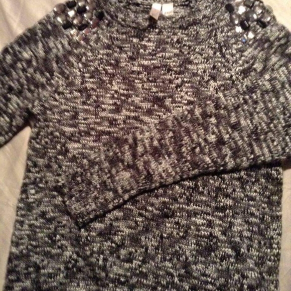 Sweater - Picture 2 of 5